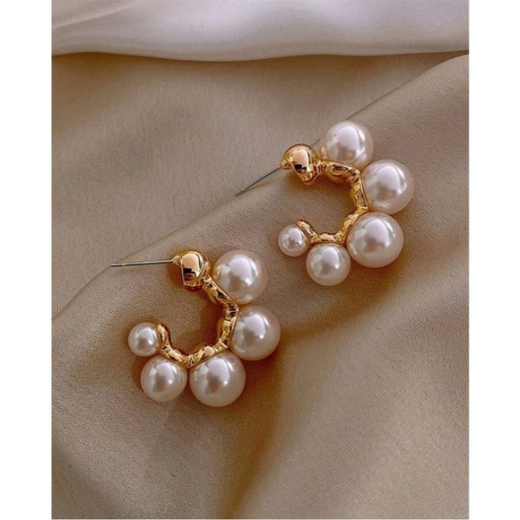 Anthropologie Jewelry - Anthropologie Viv Minimalist Classy Pearl Stud Half Hoop Earrings
